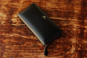 ボックスカーフ：革色ブラック　『ラウンド長財布』